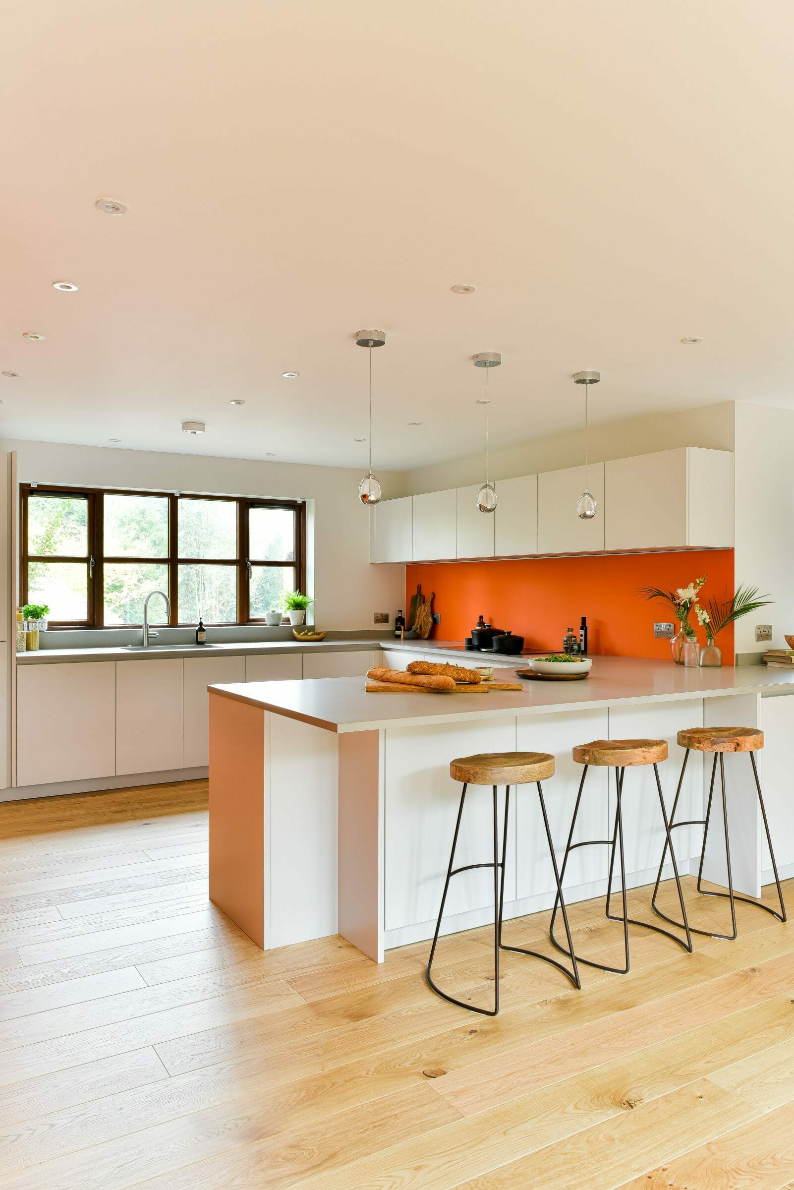 Gloss Kitchen With Orange Splashback Gloss Kitchen With Orange Splashback