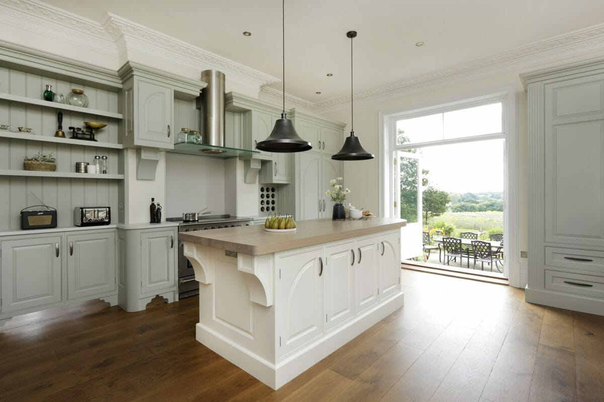 bespokepaintedkitchenwithcurvedpaneling2-1200x800